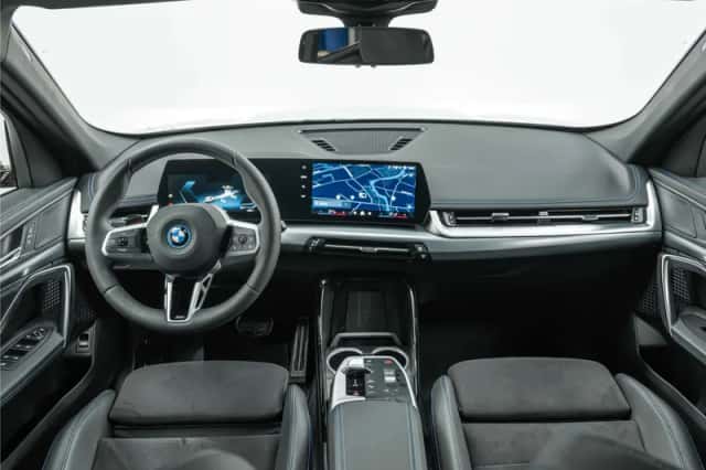 BMW iX1 (2024) thumbnail 5