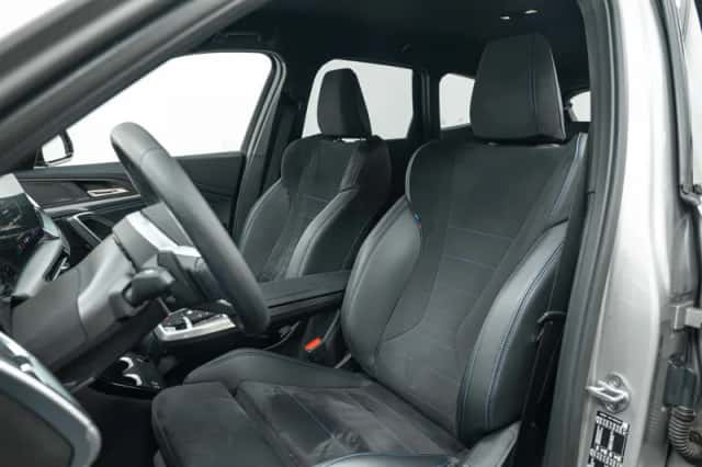 BMW iX1 (2024) thumbnail 6