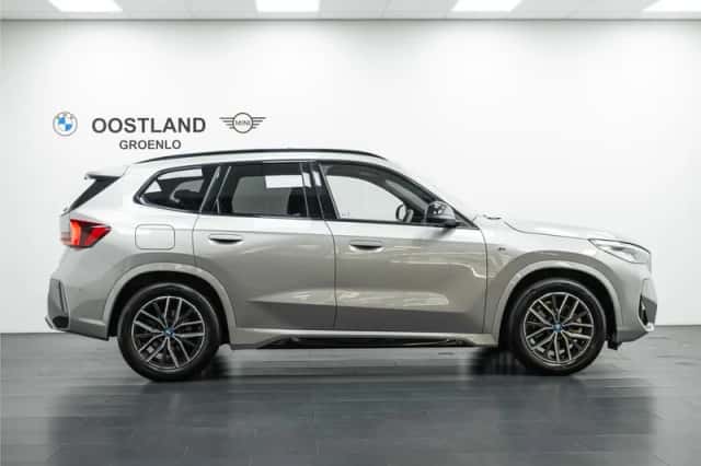 BMW X1 (2024) thumbnail 2