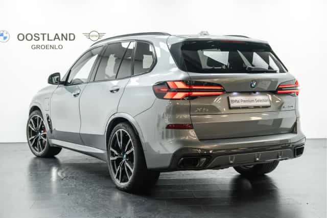 BMW X5 (2023) thumbnail 2