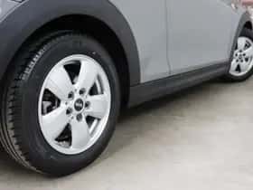 MINI Hatchback (2021) thumbnail 6