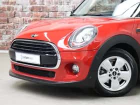 MINI Hatchback (2017) thumbnail 2