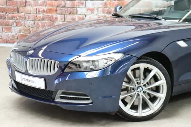 BMW Z4 (2010) thumbnail 2