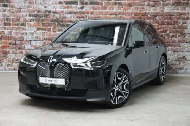 BMW iX (2021) thumbnail 1
