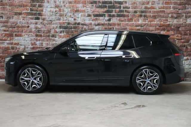 BMW iX (2021) thumbnail 6