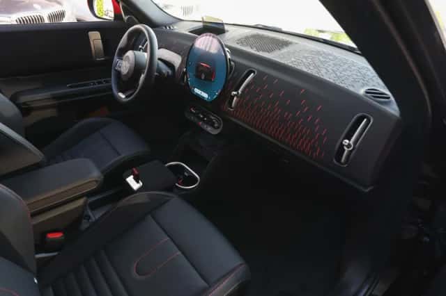 MINI Countryman (2024) thumbnail 4