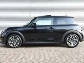 MINI Hatchback (2024) thumbnail 3