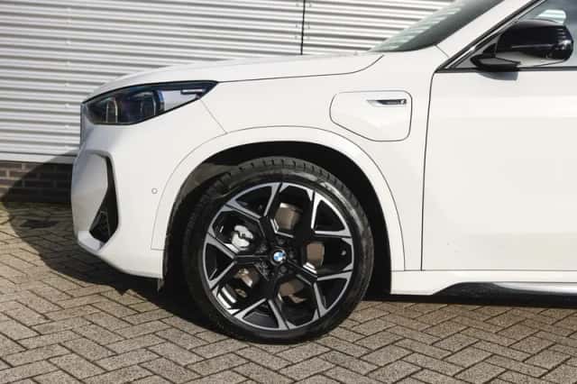 BMW X1 (2023) thumbnail 5