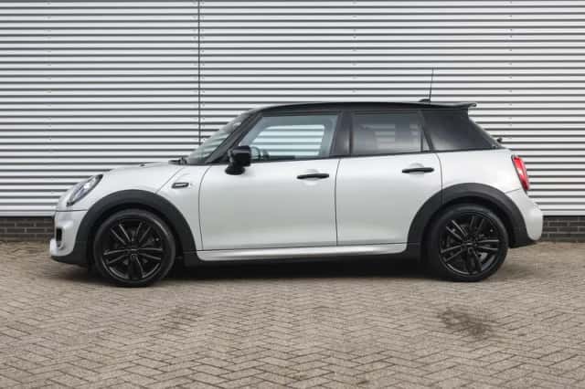MINI Hatchback (2021) thumbnail 3