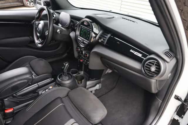 MINI Hatchback (2021) thumbnail 4
