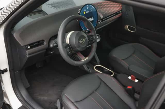 MINI Hatchback (2025) thumbnail 3