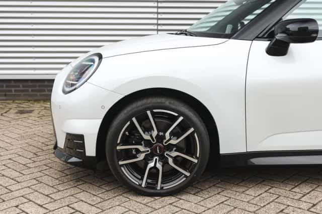 MINI Hatchback (2025) thumbnail 4