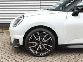MINI Hatchback (2025) thumbnail 4
