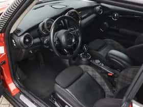 MINI Hatchback (2018) thumbnail 3
