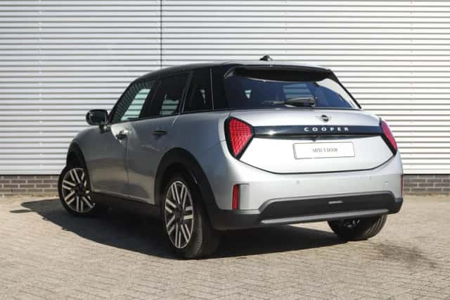MINI Hatchback (2026) thumbnail 2