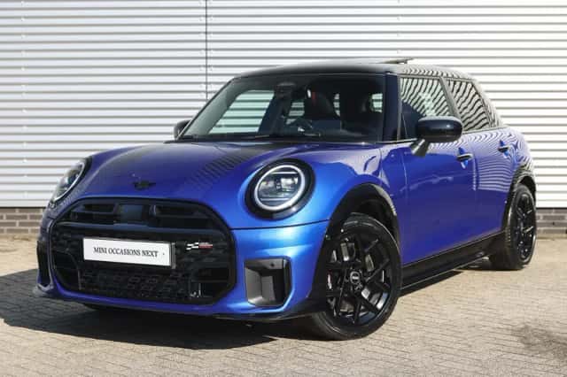 MINI Hatchback (2025) thumbnail 1