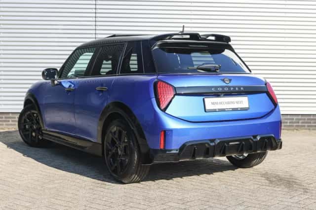 MINI Hatchback (2025) thumbnail 2