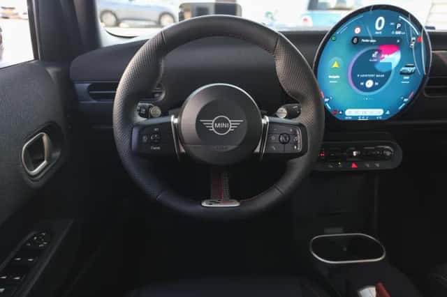 MINI Hatchback (2025) thumbnail 3