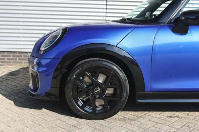 MINI Hatchback (2025) thumbnail 5