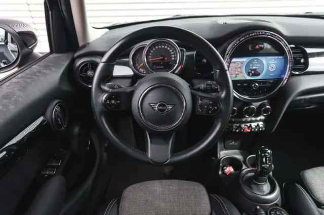 MINI Hatchback (2022) thumbnail 3
