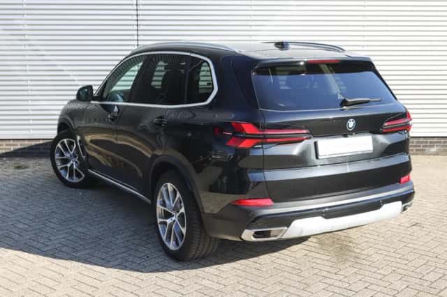 BMW X5 (2024) thumbnail 2