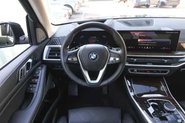 BMW X5 (2024) thumbnail 3