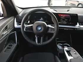 BMW iX1 (2026) thumbnail 3