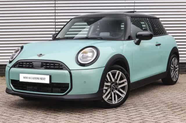 MINI Hatchback (2025) thumbnail 1
