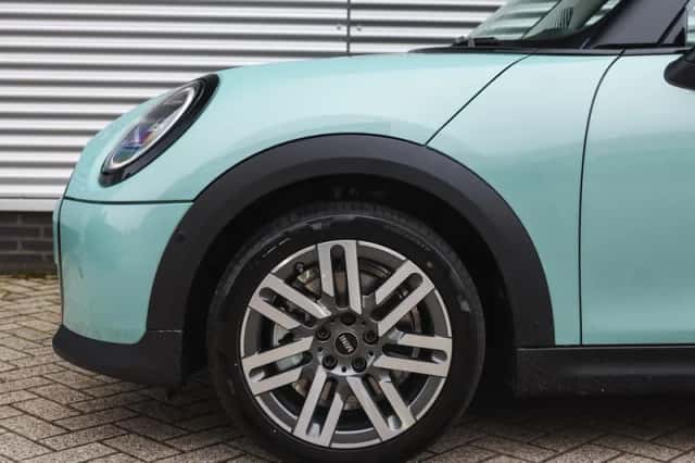 MINI Hatchback (2025) thumbnail 4