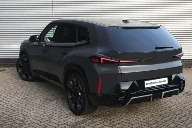 BMW XM (2025) thumbnail 2