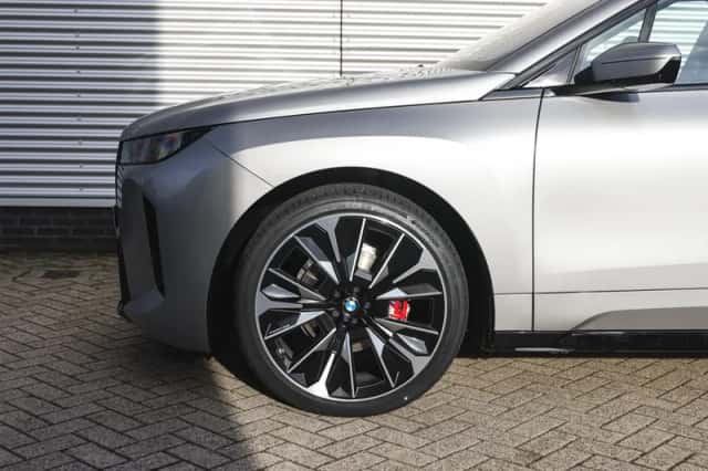 BMW iX (2026) thumbnail 4