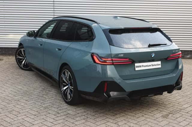 BMW i5 (2025) thumbnail 2