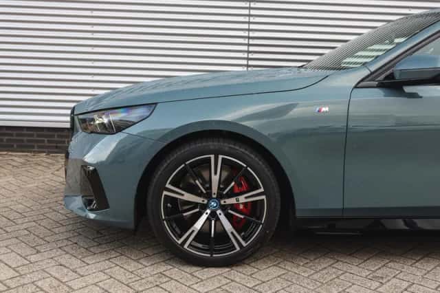 BMW i5 (2025) thumbnail 4