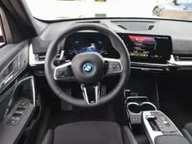 BMW iX1 (2025) thumbnail 3