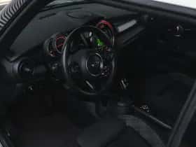 MINI Cooper (2018) thumbnail 3