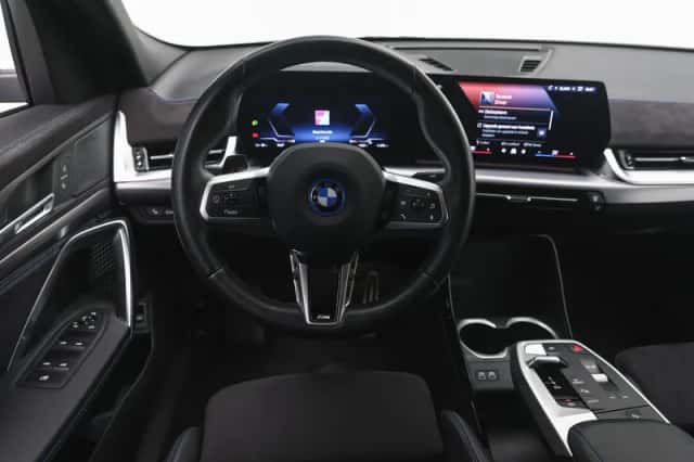 BMW iX2 (2025) thumbnail 3