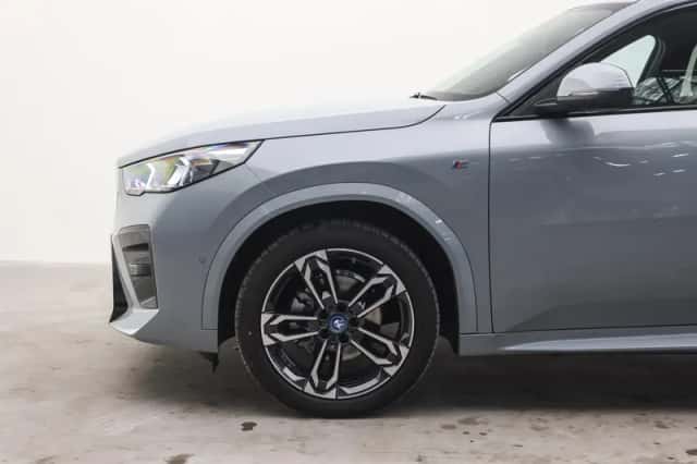 BMW iX2 (2025) thumbnail 4