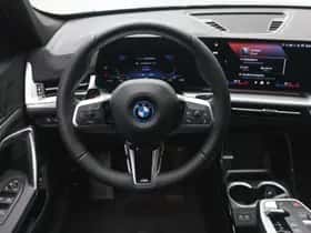 BMW iX1 (2026) thumbnail 3