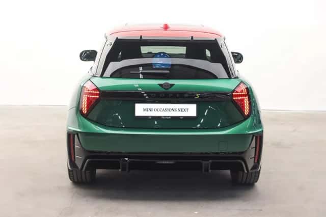 MINI Hatchback (2024) thumbnail 4