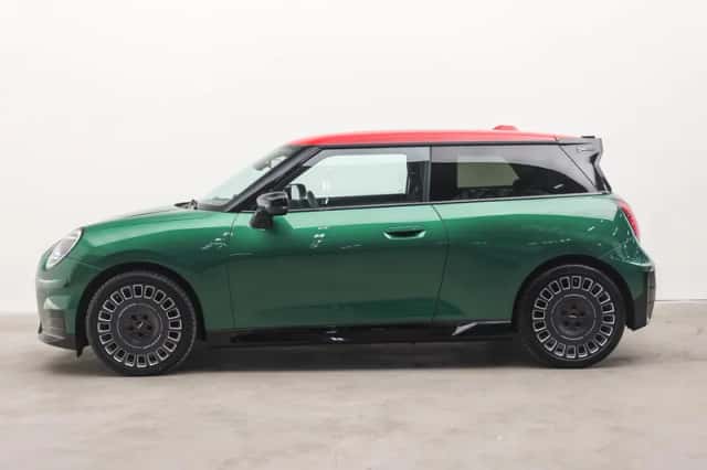 MINI Hatchback (2024) thumbnail 5