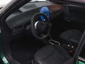 MINI Hatchback (2024) thumbnail 6