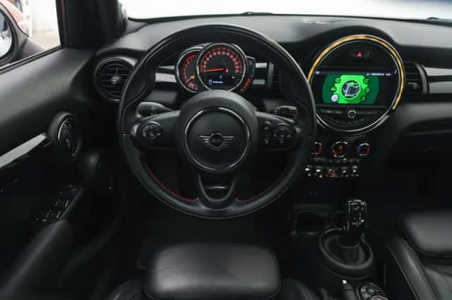 MINI Hatchback (2019) thumbnail 3