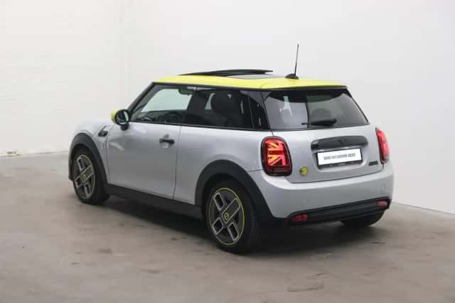 MINI Electric (2022) thumbnail 2
