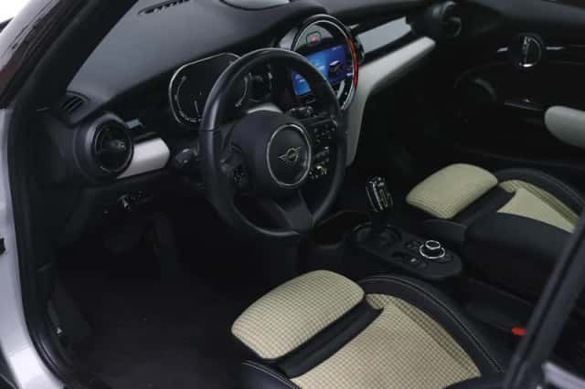 MINI Electric (2022) thumbnail 3