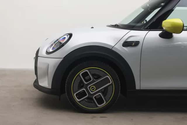 MINI Electric (2022) thumbnail 4