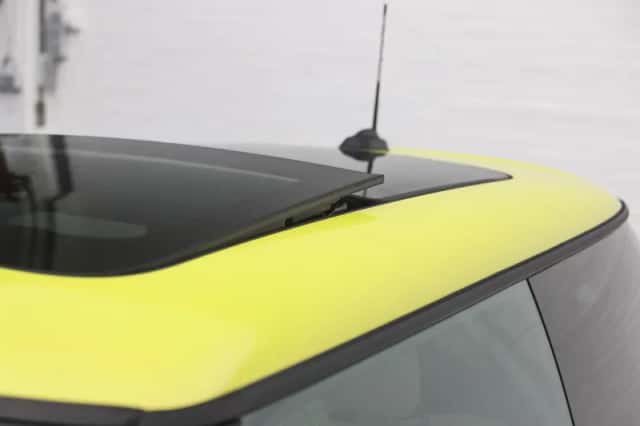 MINI Electric (2022) thumbnail 5