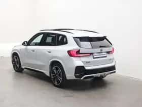 BMW iX1 (2025) thumbnail 2