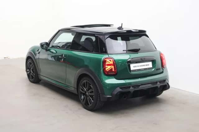MINI Hatchback (2023) thumbnail 2