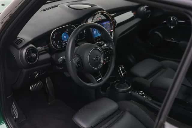 MINI Hatchback (2023) thumbnail 3