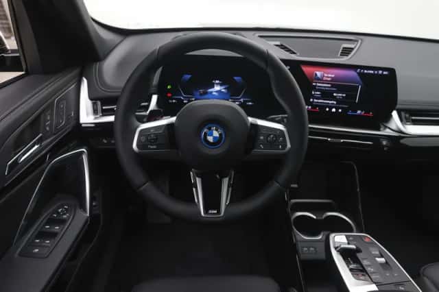 BMW iX1 (2026) thumbnail 3
